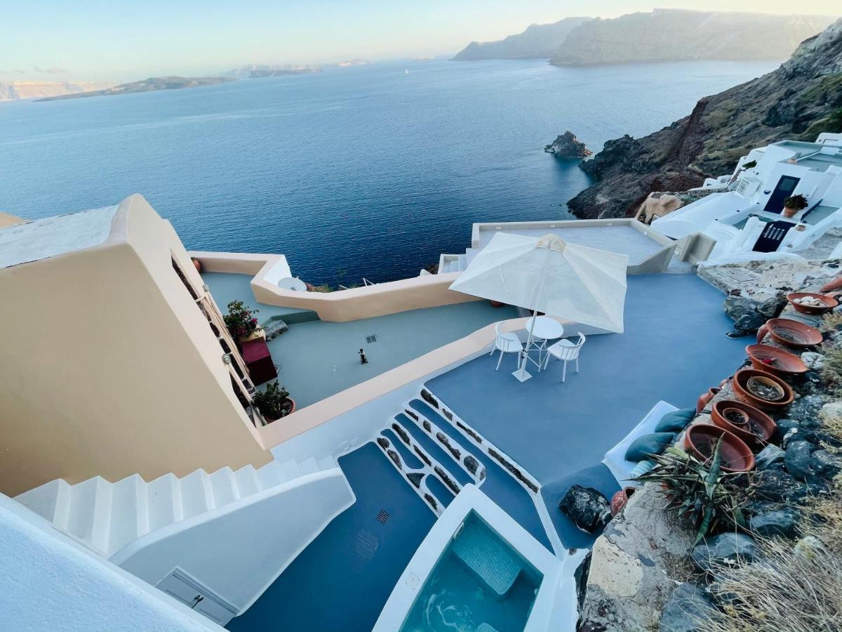 Blue Sky Cave House Oía
